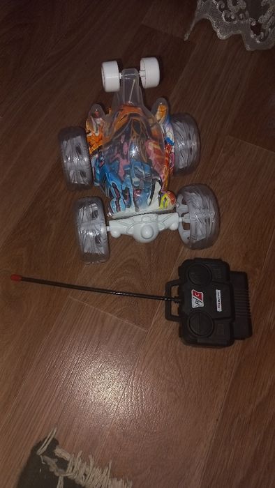 Продам машинку на пульт управления