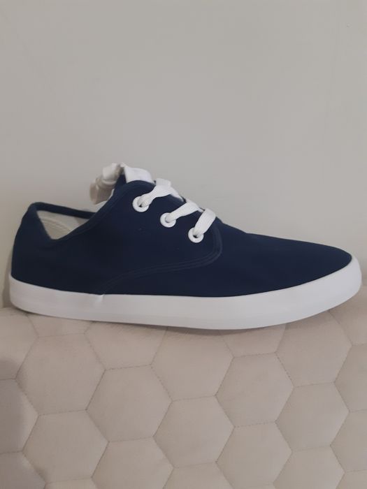 Teniși NOI culoare bleumarin, mărime 38