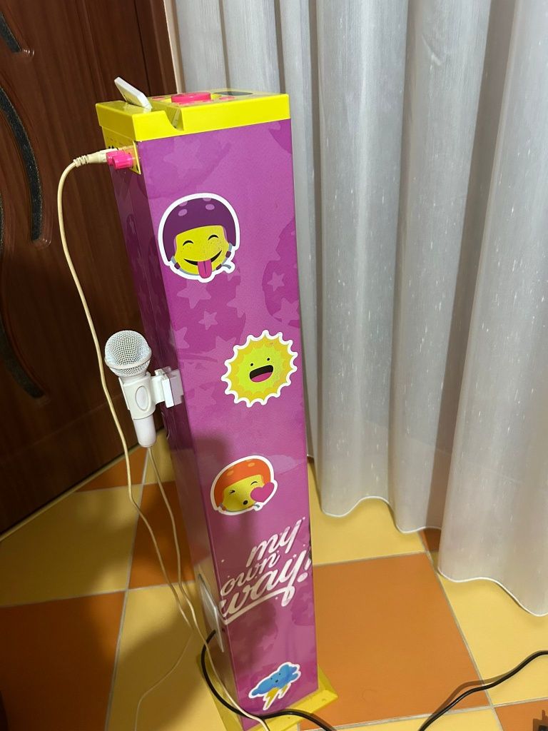 De vânzare.Boxa SOY LUNA 550 de lei,scaun de birou 450 si covoare 350