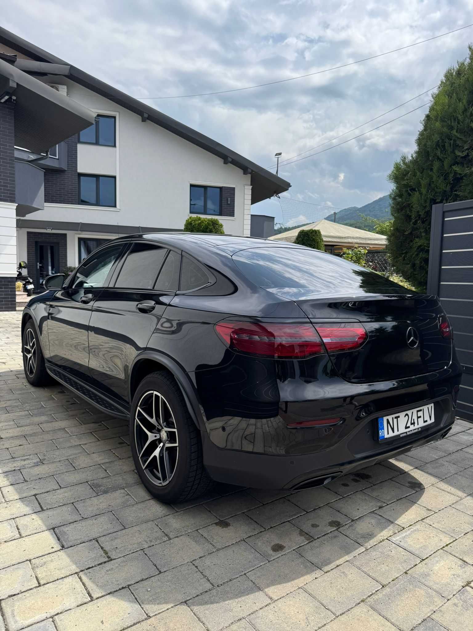 Mercedes Benz GLC Coupe 250d - 4Matic All Black Pachet AMG