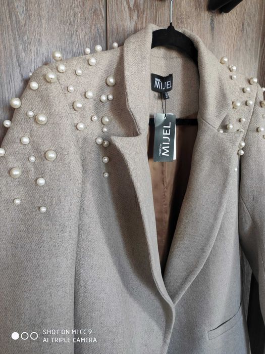 Намален MIJEL нов с етикет плътен блейзър с перли в цвят мока