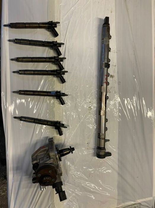 kit injectie bmw N57D30A 245 Hp seria 730d F01 2008-2012 530d F10 kitul conține 6 injectoare 1 pompa de înaltă presiune 1 rampa de injectie x6 e71 X5 e70 euro 5 Gt f07