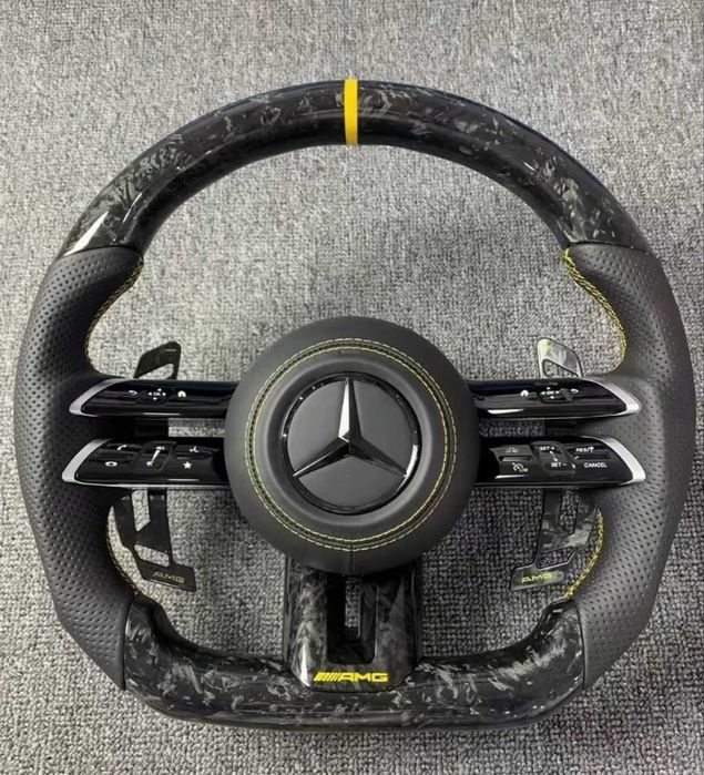 Mercedes AMG спортен волан – Carbon & Перфорирана кожа (2020–2023)