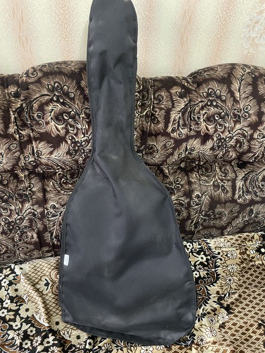 Продам акустическую гитару