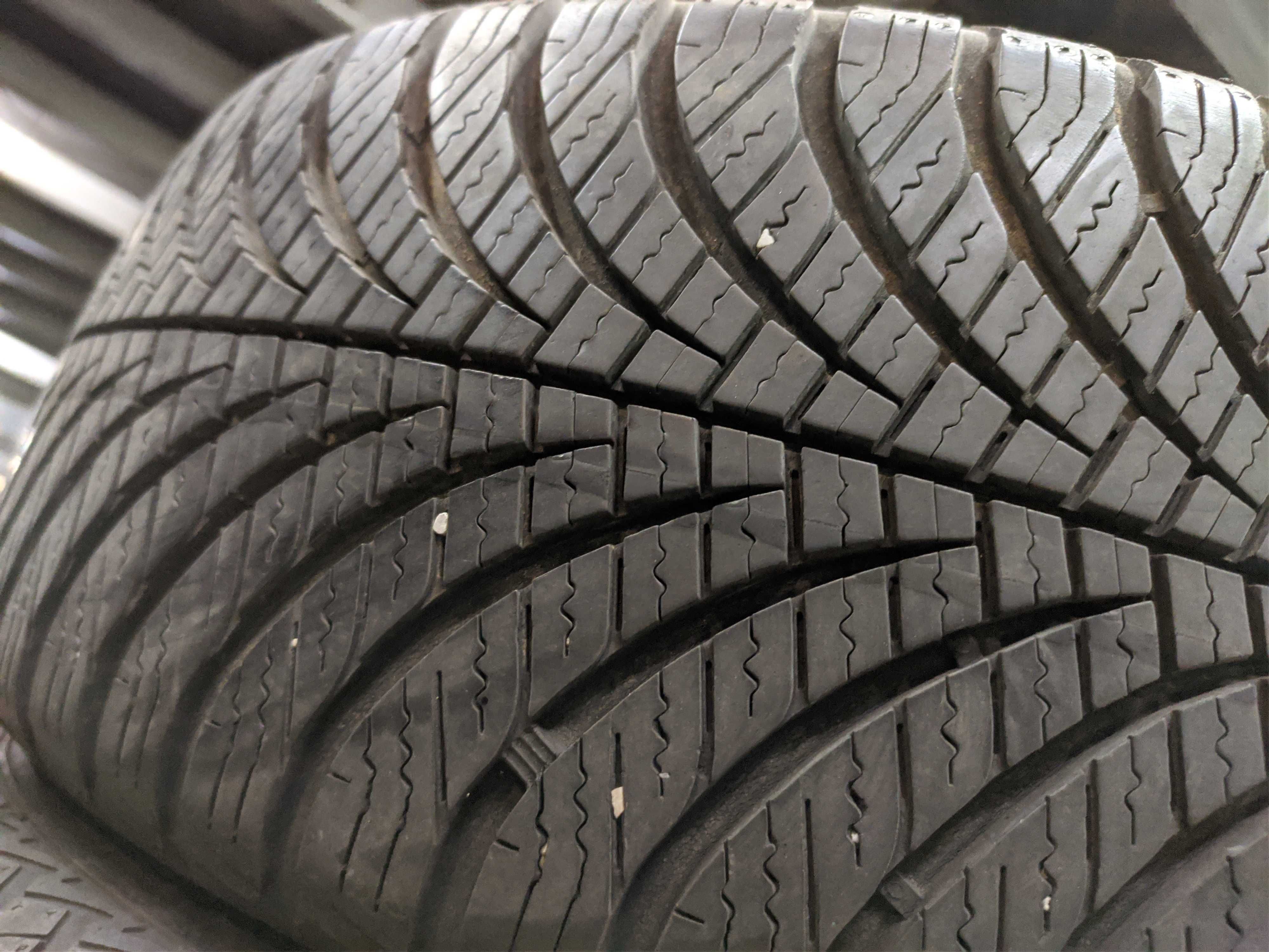 2бр Всесезонни гуми 185 55 15 - Goodyear