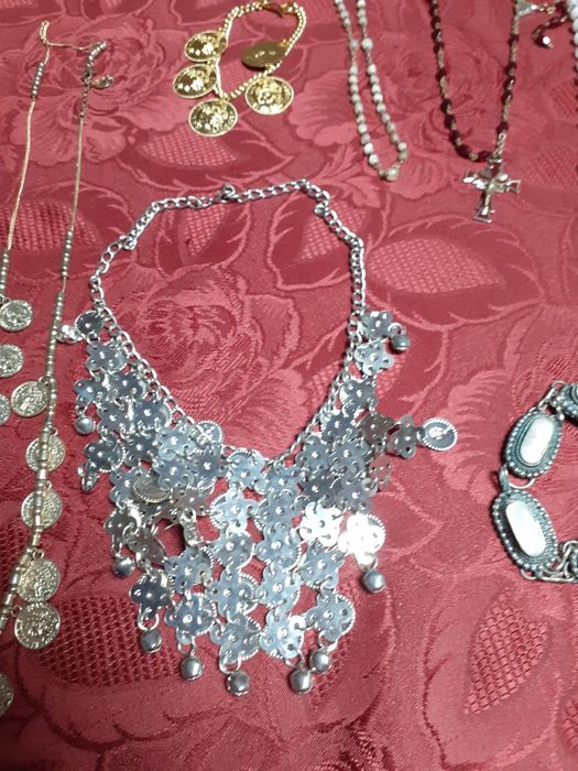 Стари  бижута и  броници с перли