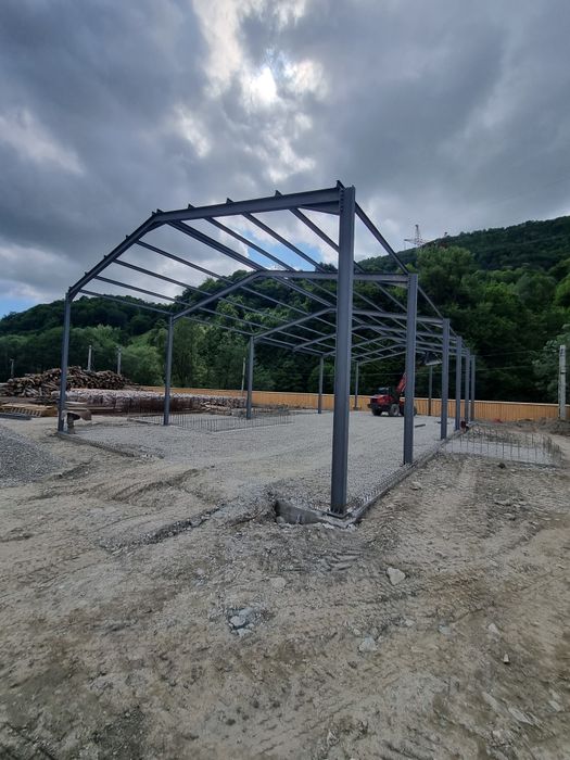 Vând structura metalica