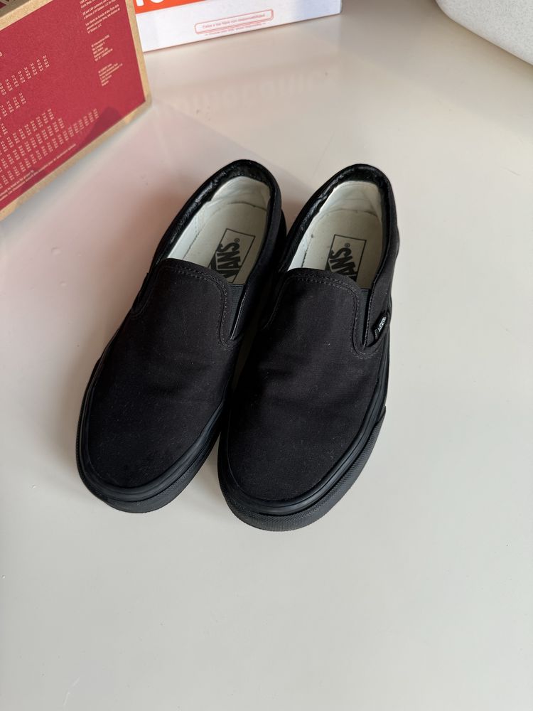 Слипоны Vans в хорошем состоянии