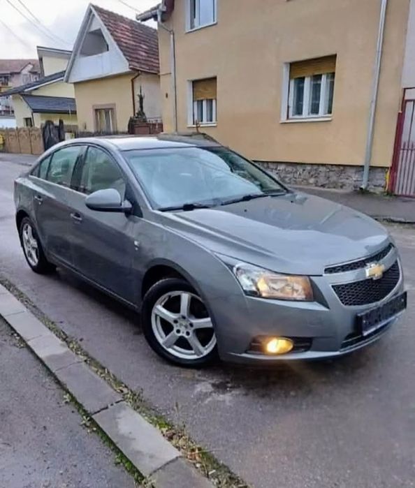 Vând Chevrolet Cruze