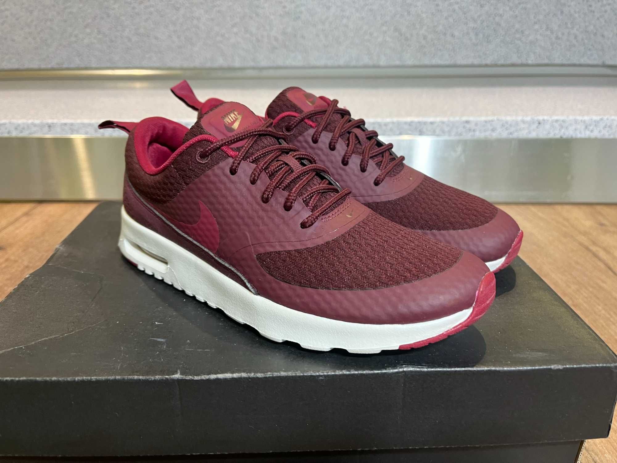 НОВО *** Оригинални Nike Air Max Thea Night Maroon/Nbl Red