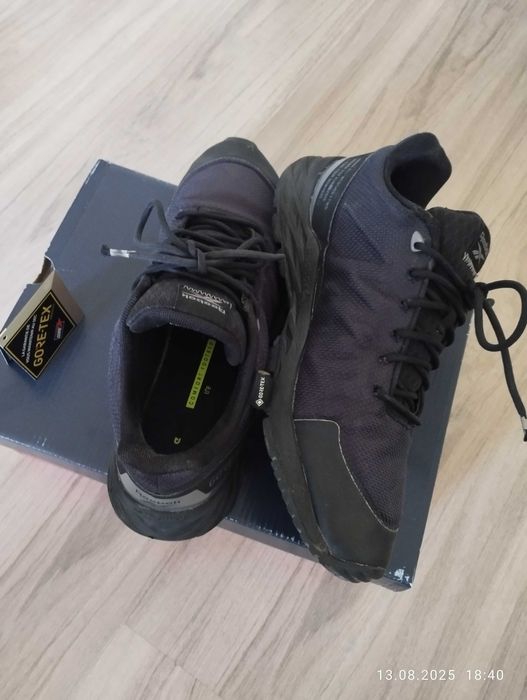 Продавам мъжки туристически обувки Reebok с Gore-tex мембрана.41 номер