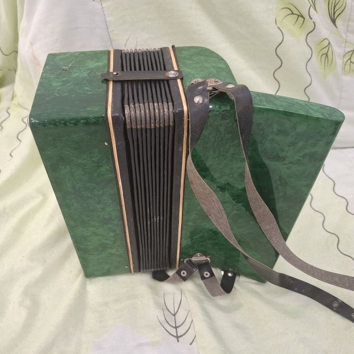 Руски акордион 16 баса