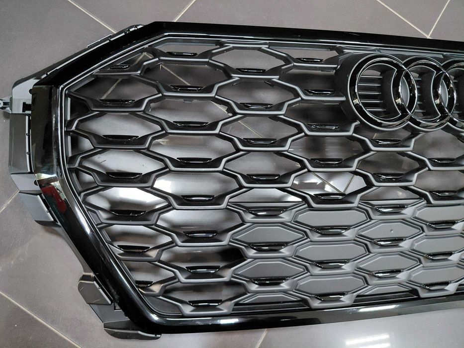 83F853651B Нова S Line решетка Audi Q3 83F 2018-