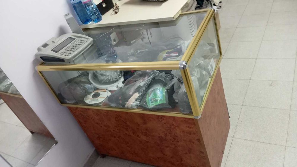 Професионална шевна машина и оверлог