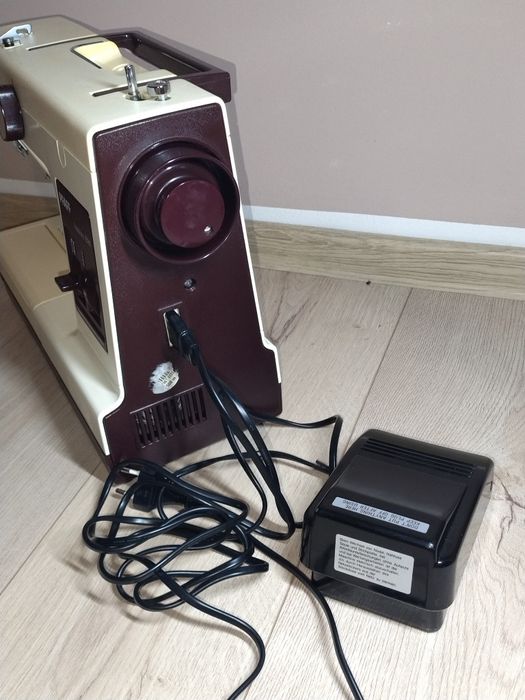 Mașina de cusut Pfaff 521