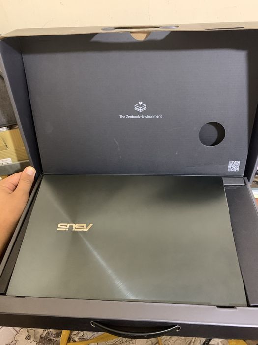 Asus Zenbook 14 OLED.
