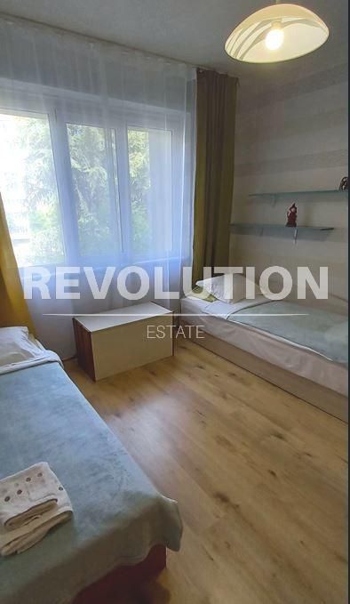 Тристаен апартамент в района на Зимно кино Тракия!