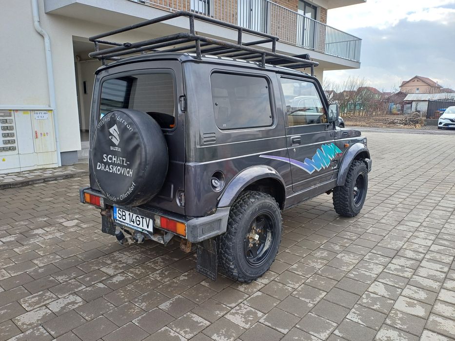 Suzuki samurai offroad