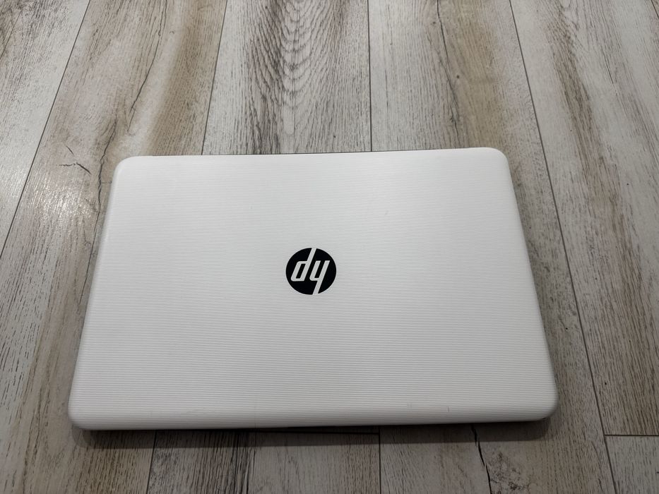 Laptop hp amd a8-7410 cu placa video dedicata radeon