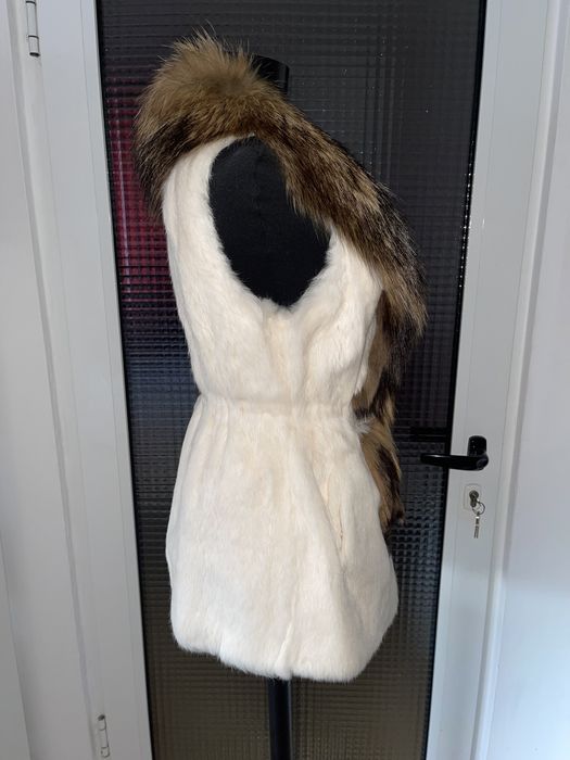 Vesta din blana naturala de iepure cu guler lung de vulpe