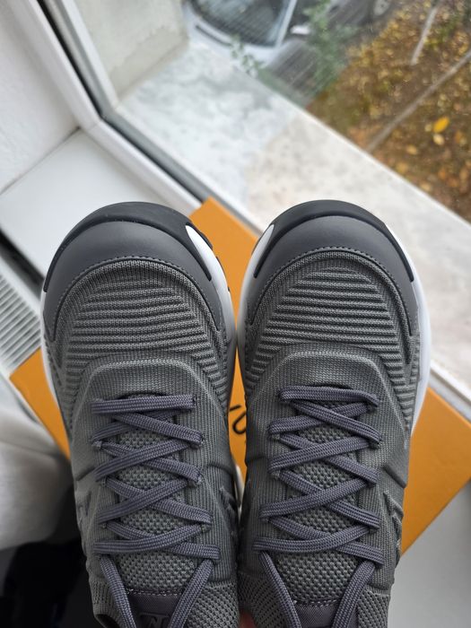 Adidasi din material textil