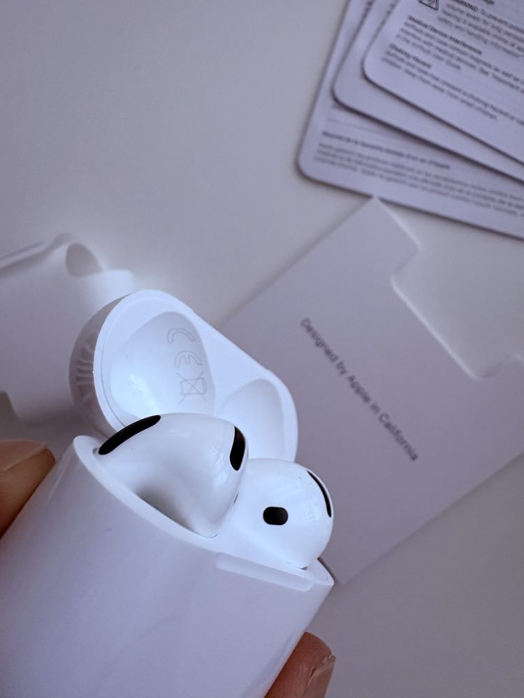 Оригинални AirPods 4 (ANC)