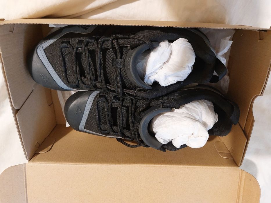 Продавам маратонки Аdidas Terrex.Обувките са чисто нови.