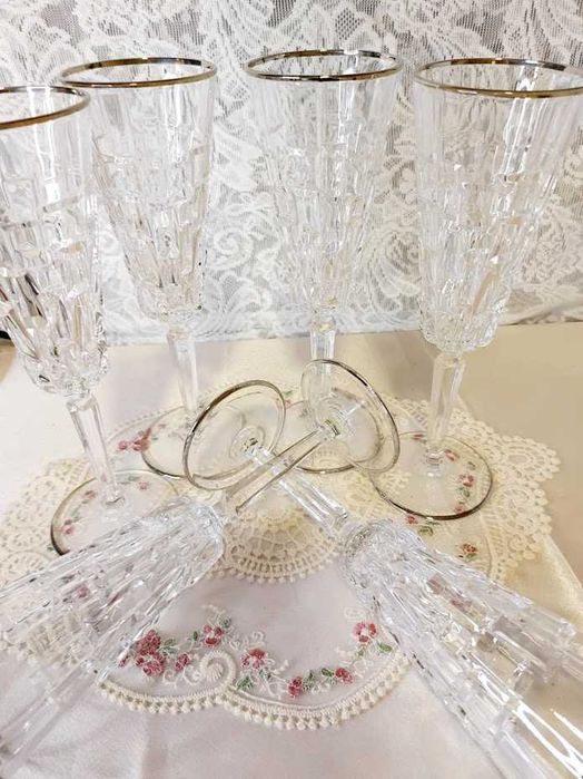 Красиви кристални, италиански флейти за шампанско