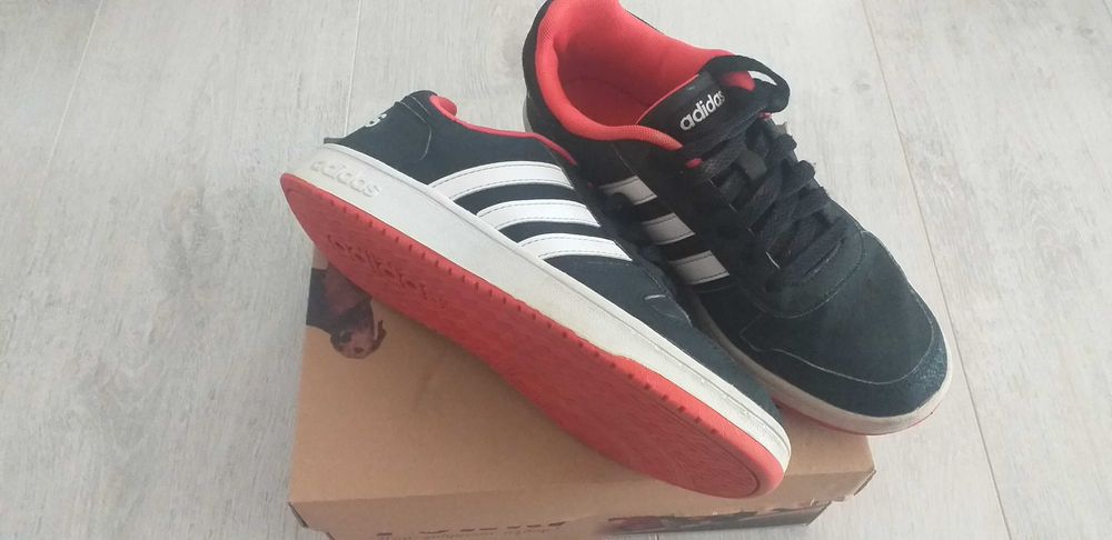 Детски оригинални маратонки на Адидас модел 2023г -50лв.- 40 номер