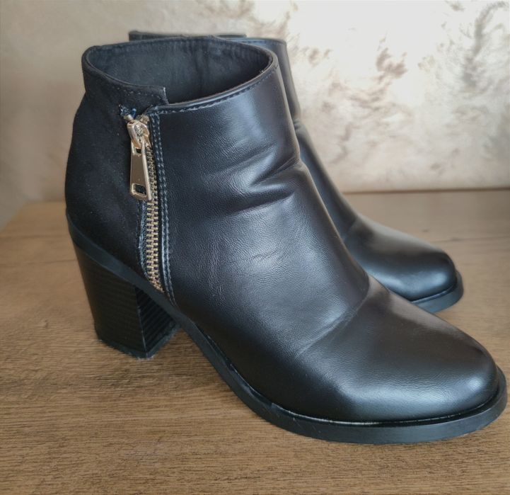 Botine Stradivarius numărul 37, negre