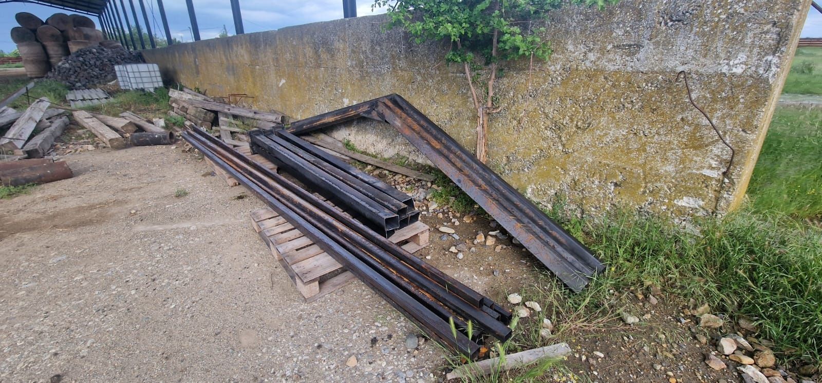 Vând hală metalica