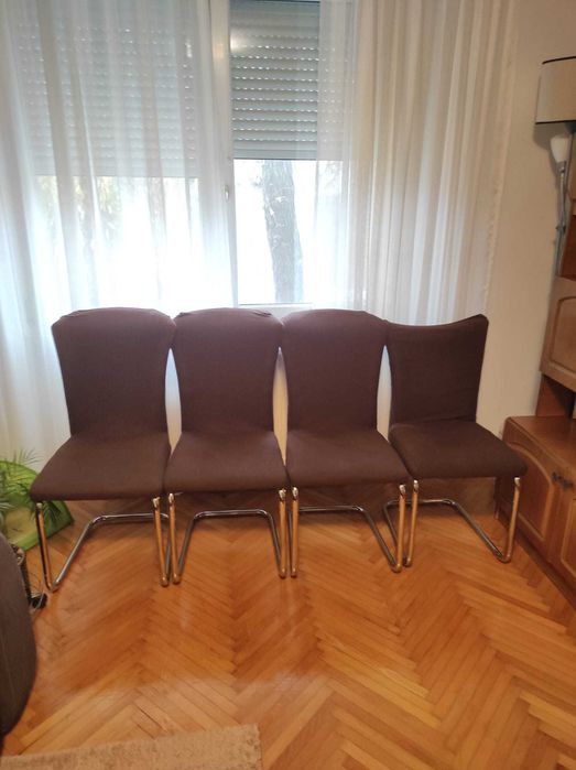 Masa de bucatarie cu 4 scaune