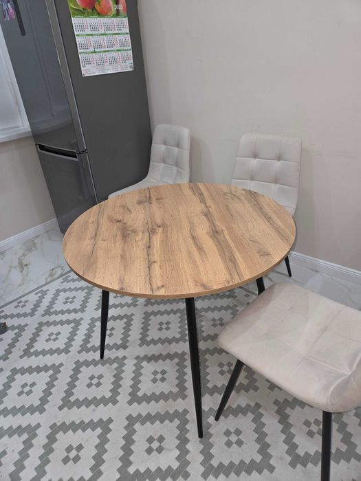 Продается круглый стол