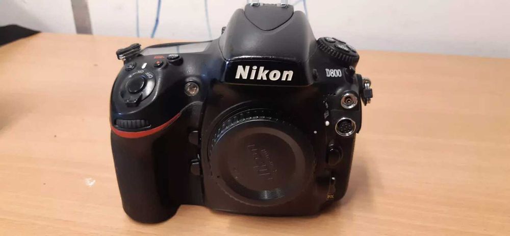 Nikon D800 ,separat obiectiv tamron 24-70mm  F 2.8