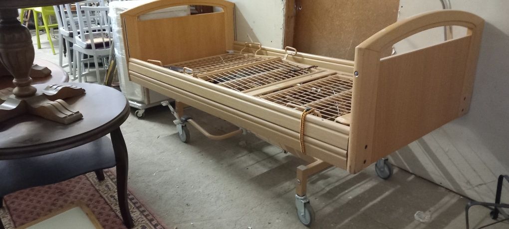 Болнично легло с болничен шкаф
