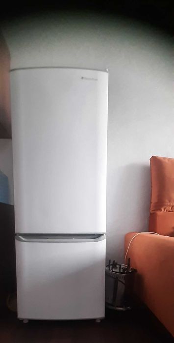 Холодильник белый