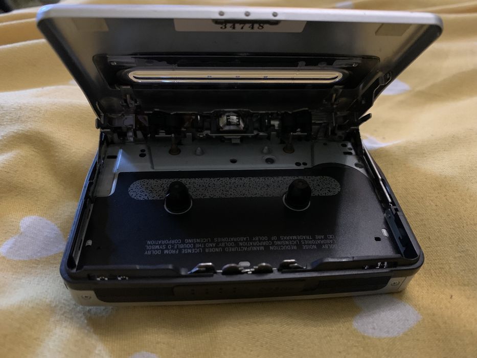 Продам кассетный плеер sony walkman юбилейная 20 лет