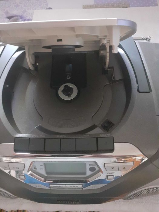 De vinzare radio casetofon cu cd philips 1575