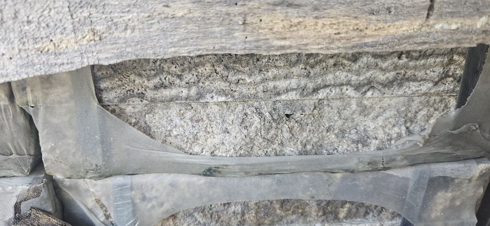 Piatră naturală scapițată