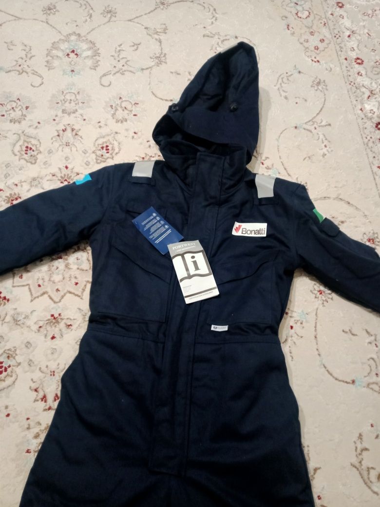 Продам спец одежду зимние комбинезон размер 46-48 S.