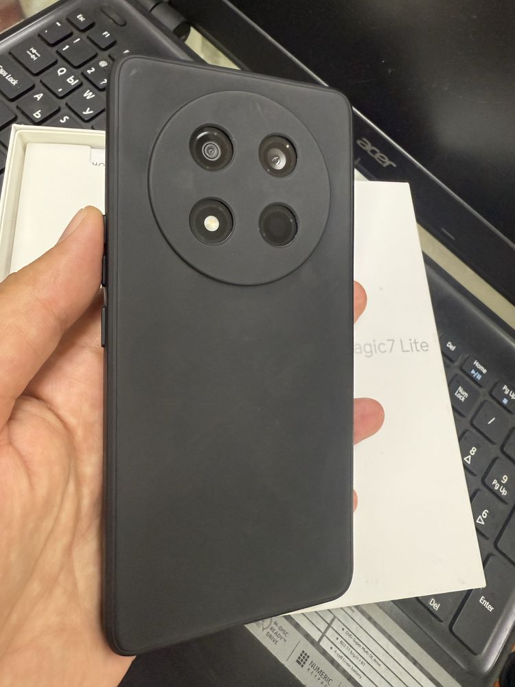 Honor Magic 7 Lite 8/256,неразличим от нов,още 18 месеца гаранция