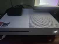 Vând Xbox One S 512 GB + 2TB Hard +12 Jocuri Fizice + 14 Digitale