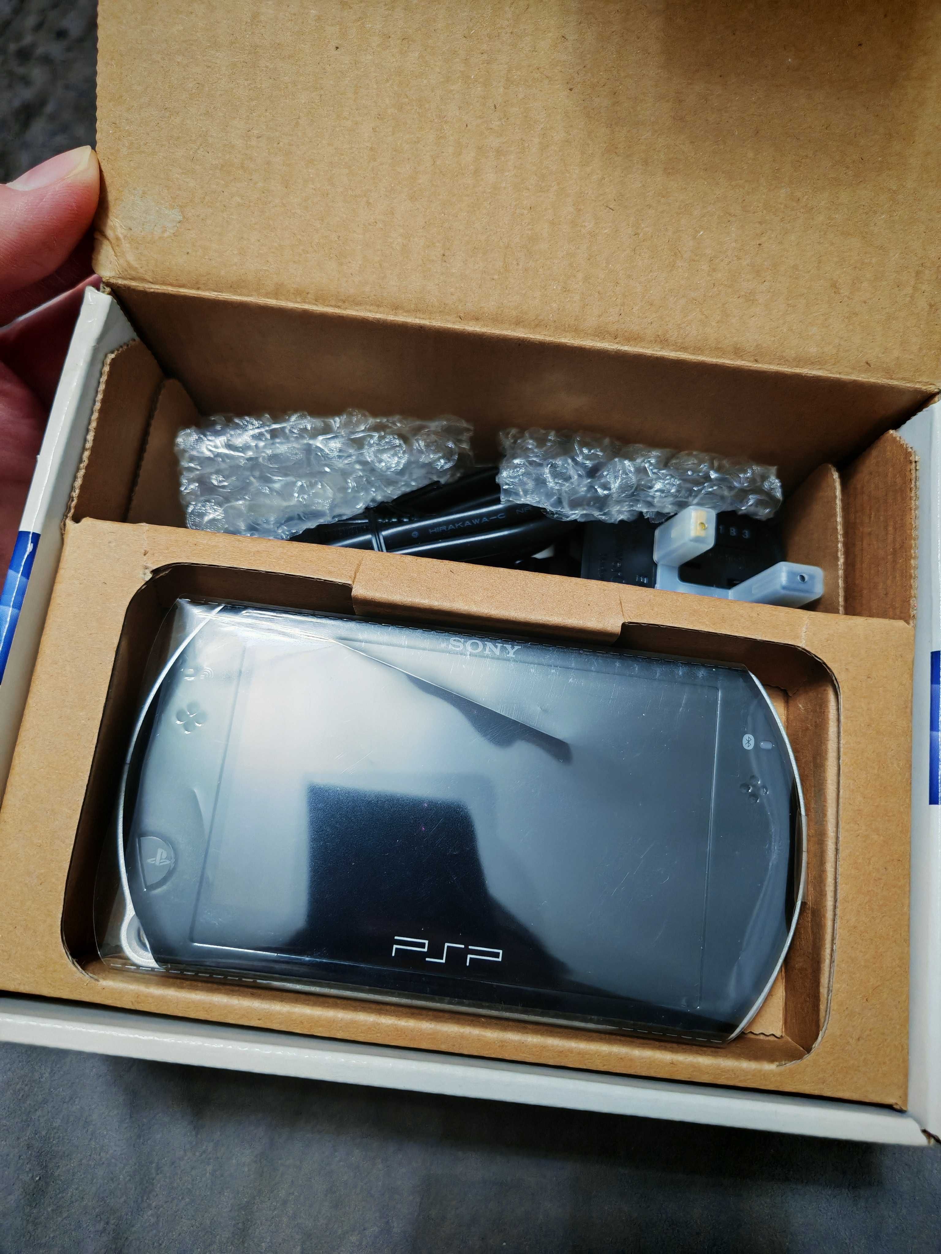 Продам новую PSP Go