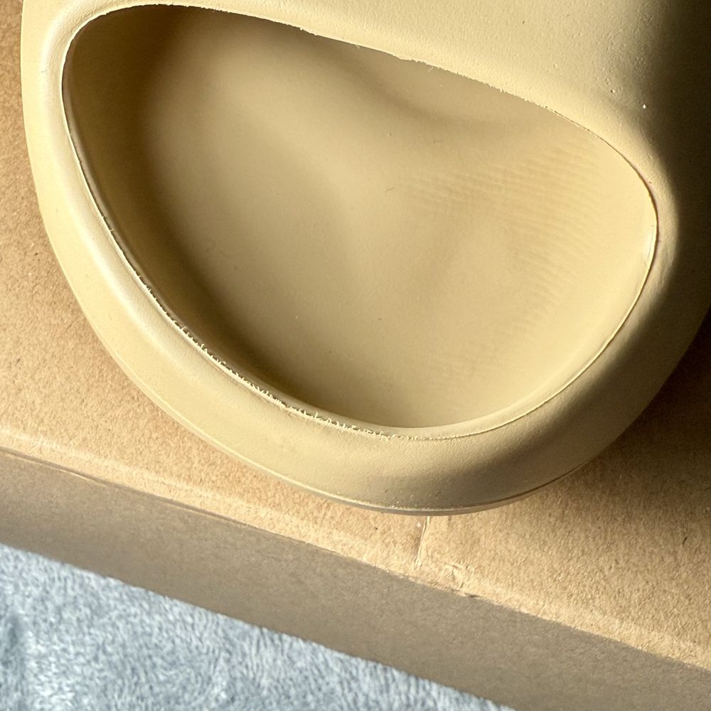 [Yeezy] Slides Desert Sand
