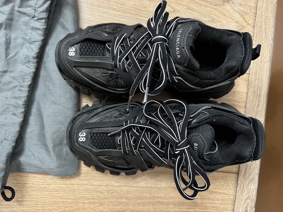 Balenciaga track 38