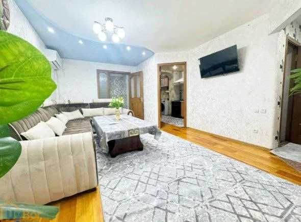 Чиланзарский 16 квартал 3/3/5 метро 62 кв.м 450$