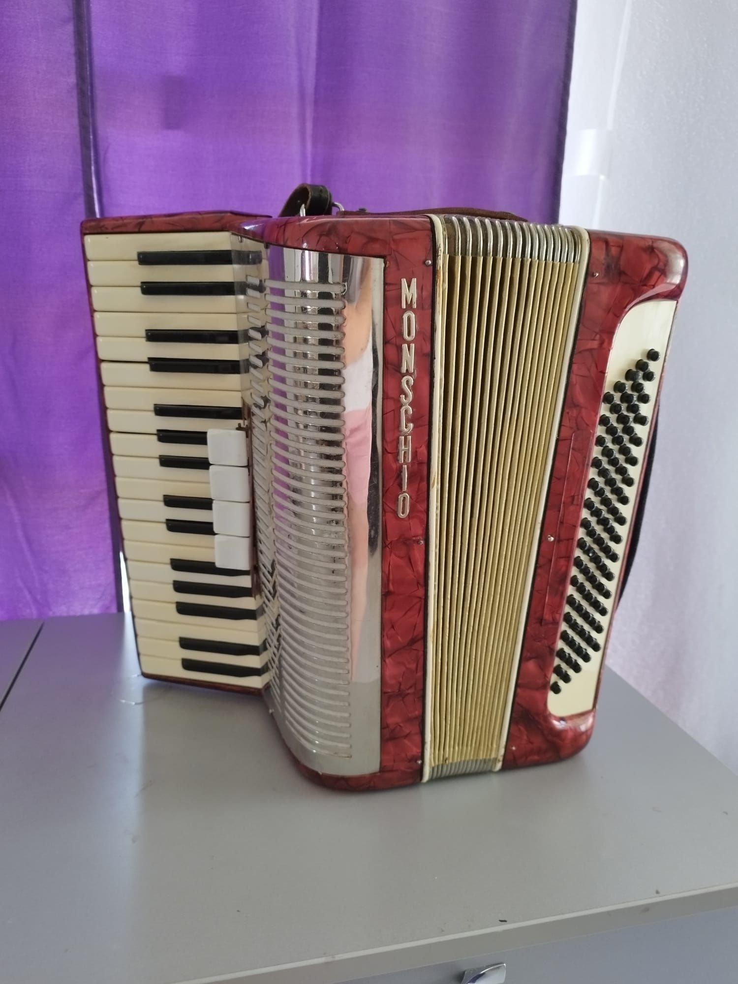 Vând acordeon MONSCHIO