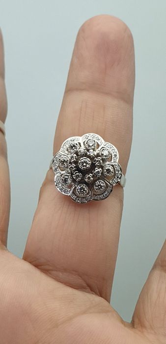 Московский бриллиантовый Кольцо 585пробы 19размер 6.23грам
По вопросу