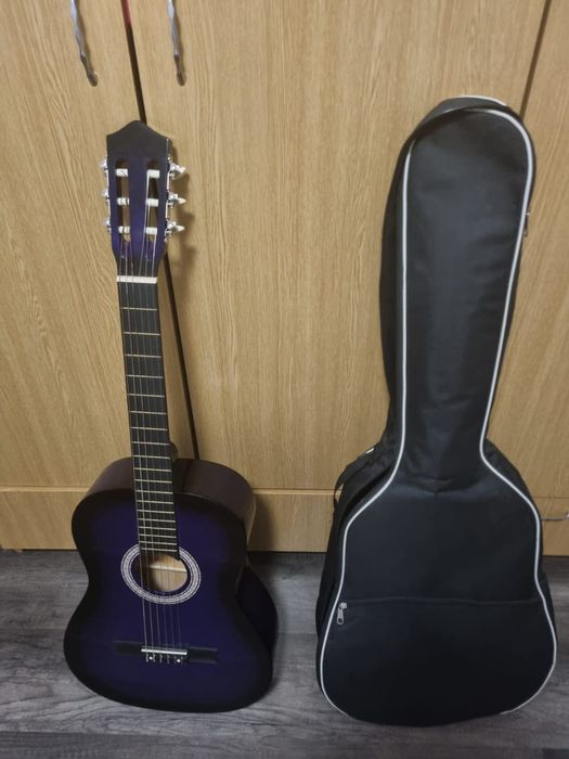 Vind chitara perfect funcțională