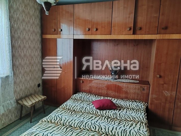 Продава се Четиристаен апартамент в Провадия - 100 кв.м за 495 €/кв.м - Снимка #2